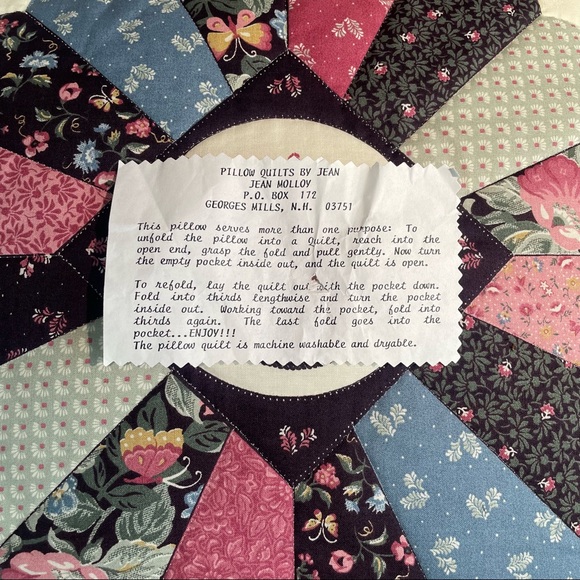 Handmade floral pillow quilt💐 - Picture 5 of 9